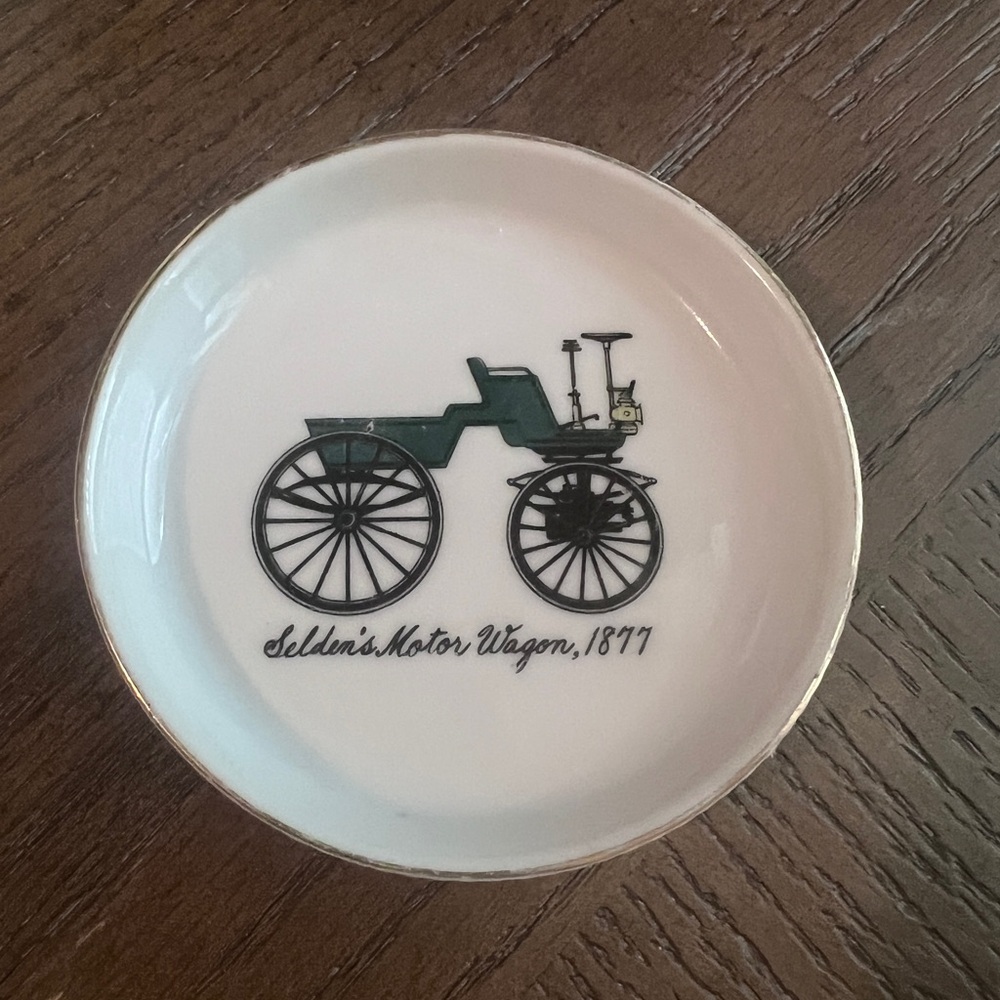 2 Vintage motor wagons Ceramic trinket dish or ashtray Design
